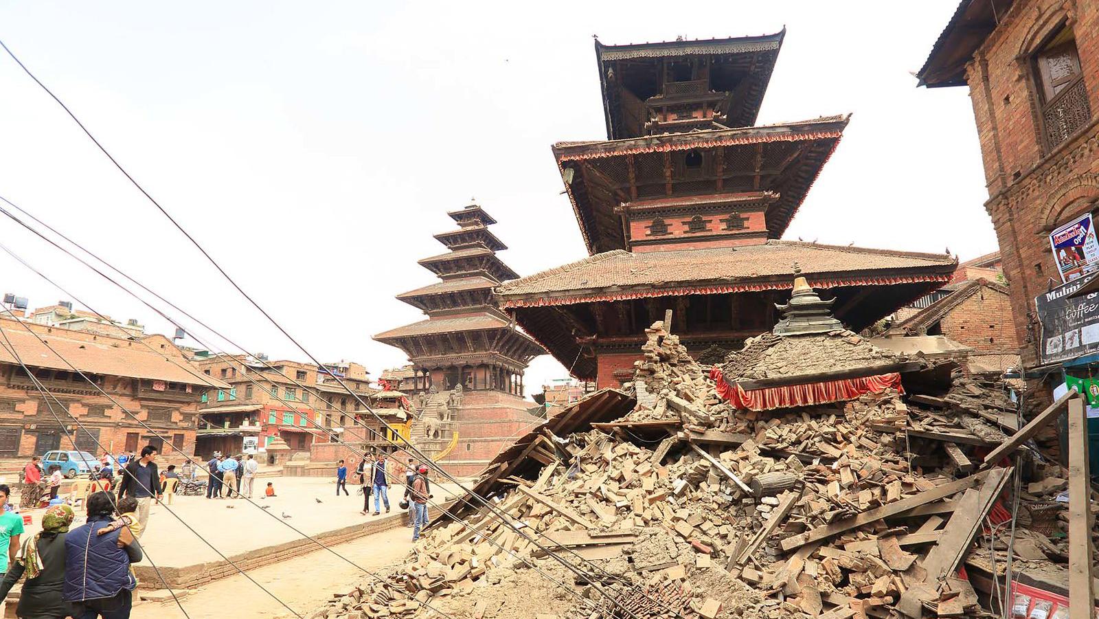 Les effets d’un tremblement de terre à Katmandou.  Patrimoine : l’appel au peuple