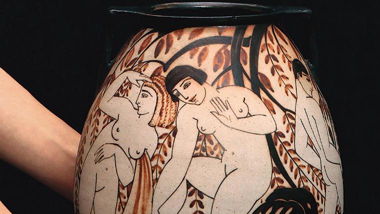 Vase bursiforme à anses, tampon «VE Ciboure», décor attribué à Pierre Almès, vers... Ciboure, une poterie d’art au Pays basque