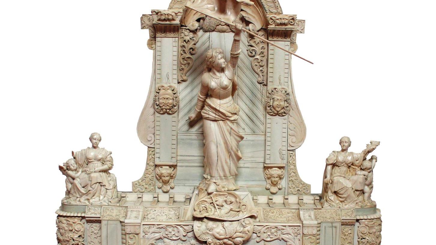 Travail du XIXe siècle, probablement dieppois, bas-relief sur l’histoire de Jeanne... L’ivoire, en odeur de sainteté