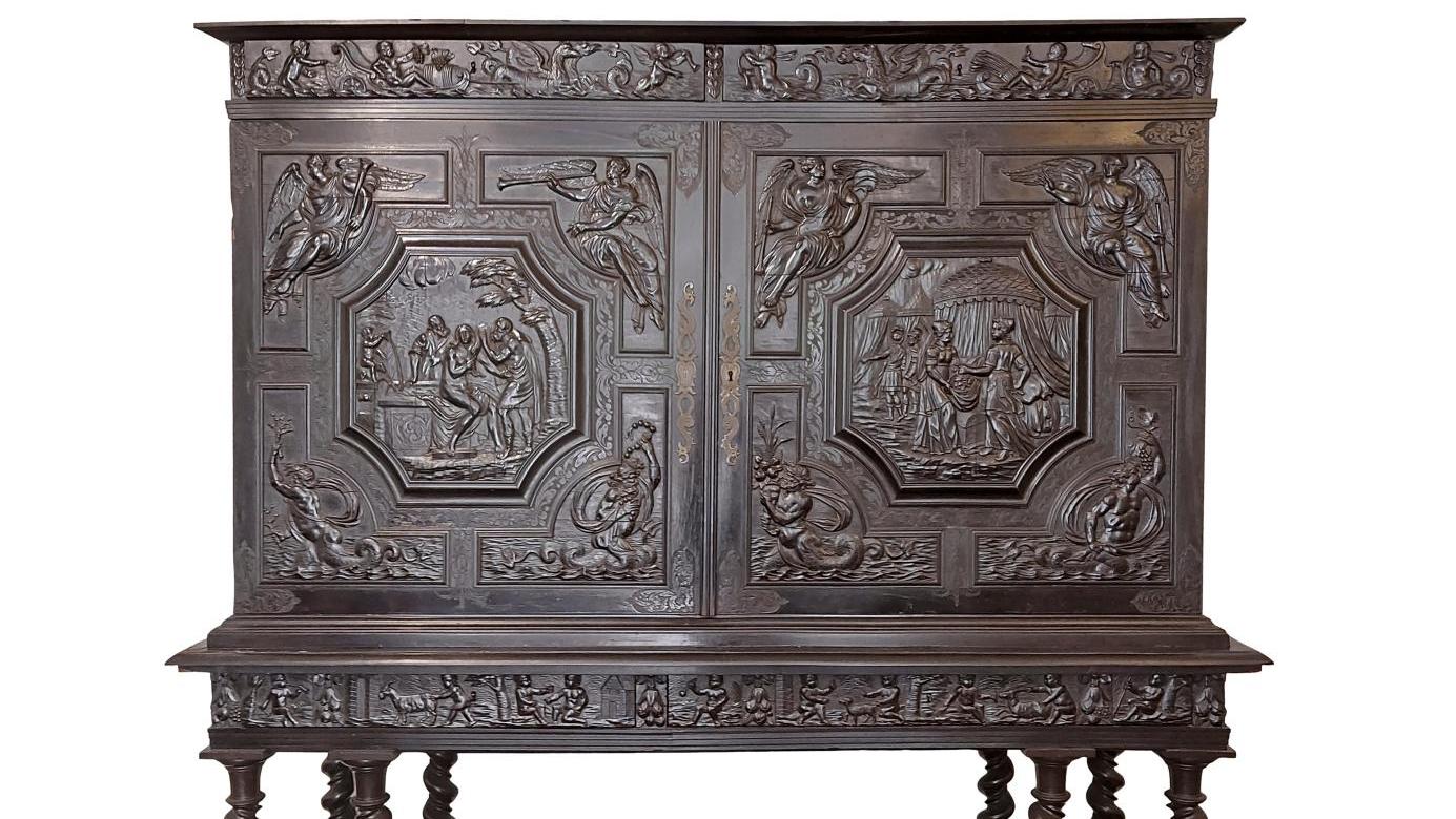 Paris, vers 1630. Cabinet d’époque Louis XIII en ébène sculpté, ébène gravé et bois... Richesse et exubérance du style Louis XIII