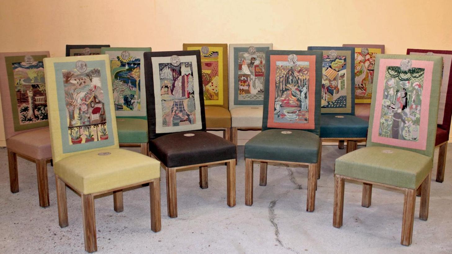Jacques Adnet (1900-1984), ensemble de douze chaises et quatre fauteuils, recouverts... Adnet et Poillerat, magiciens des années 1940