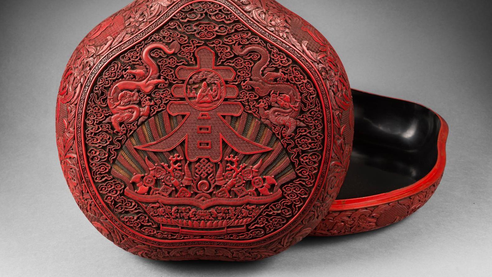 Chine, époque Qianlong (1736-1795). Paire de boîtes en forme de pêche de longévité... Les porte-bonheur chinois d’un collectionneur