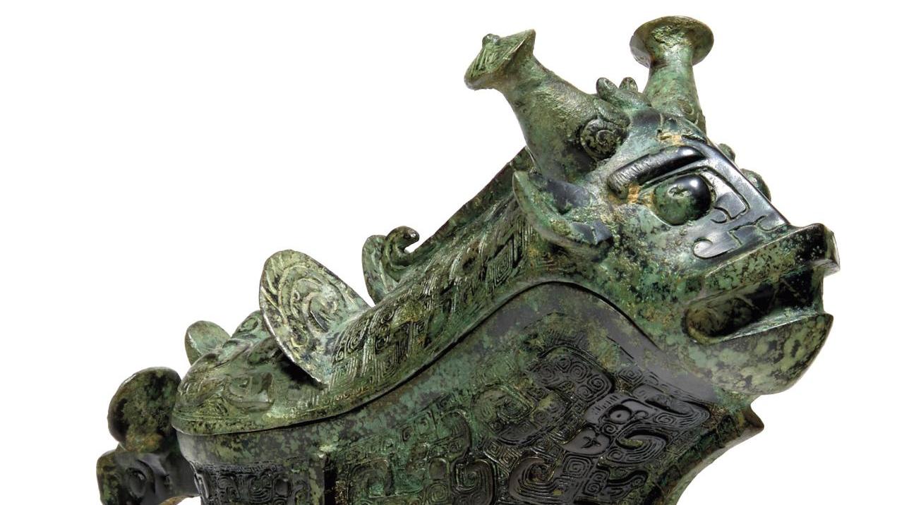 Chine, dans le style de la dynastie Shang (vers 1570-1045 av. J.-C.). Verseuse zoomorphe... Les bronzes chinois et himalayens