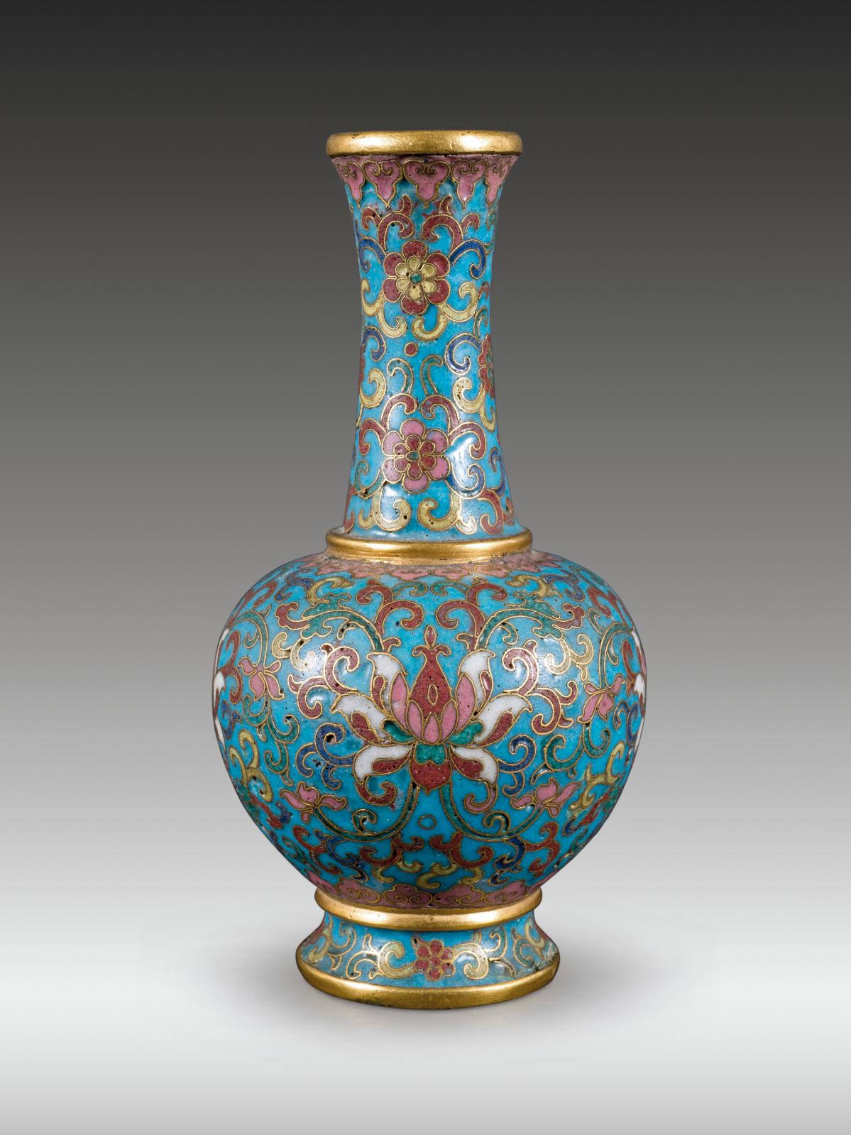 Un vase cloisonné d'époque Qianlong