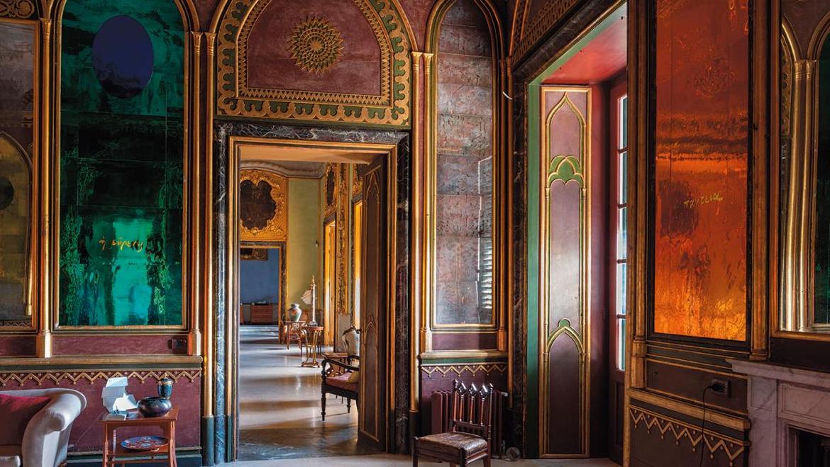 Le salon gothique, avec les miroirs colorés conçus par Anne et Patrick Poirier en... Palerme : le Palazzo Butera, lieu d’échanges