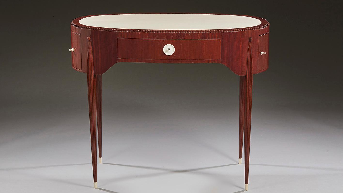 Jacques-Émile Ruhlmann (1879-1933), Damovale desk in kingwood, oval top with indented... The Ruhlmanns of an Impassioned Gallery Owner