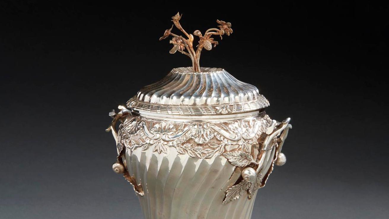Étienne-François Renard, sugar bowl with chased foliage and agraffe decoration, side... Marcel Sztejnberg: A Collection that Reads like an Encyclopedia of French Silverwork