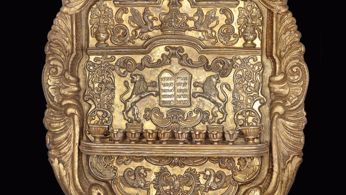 Lampe de Hanouka en porcelaine, cadre original en bois doré, Empire autrichien, vers... Lumière sur la collection Finkelstein