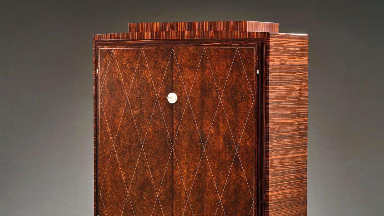 Jacques-Émile Ruhlmann (1879-1933), Duval model collector's cabinet in Macassar ebony... Collector's Cabinet by Jacques-Émile Ruhlmann