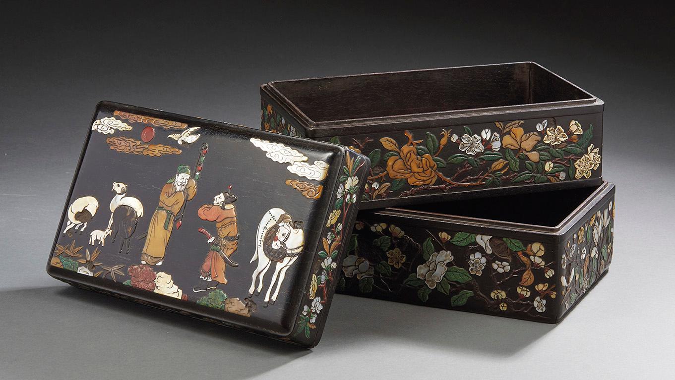 Chine, XVIIIe-XIXe siècle. Boîte rectangulaire à deux compartiments, en bois incrusté... Une boite chinoise incrustée de pierres dures