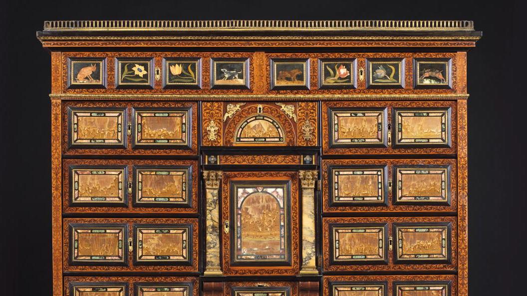 Attribué à Gerrit Jensen (1667-1715), cabinet en placage d’acajou et palissandre,... Le style anglo-hollandais du XVIIe siècle fait des vagues