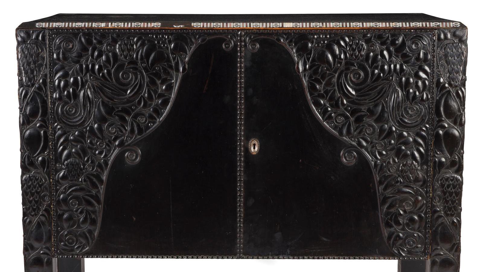 Josef Hoffmann (1870-1956), two-door cabinet, 1911-1912, black wood, mother-of-pearl,... Spotlight on Hoffmann 