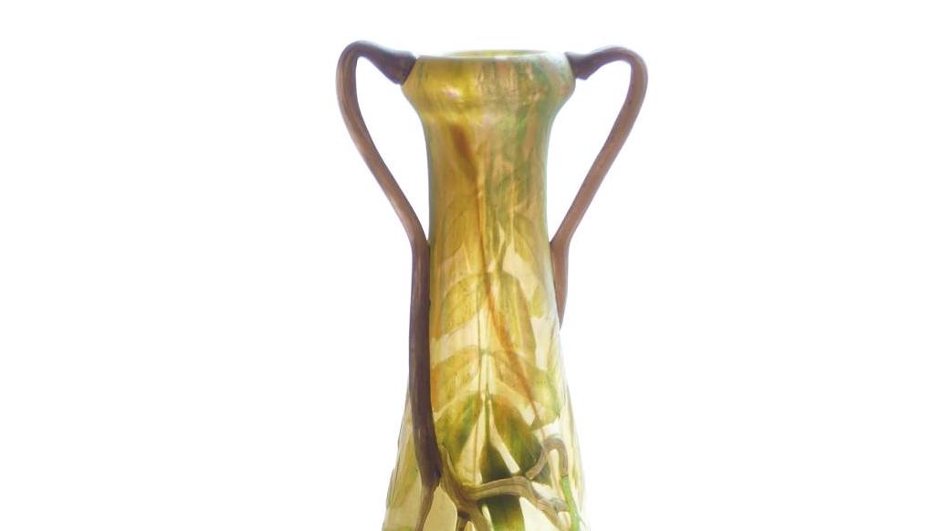 Maison Daum, début du XXe siècle. Le Sorbier des oiseleurs, vase balustre en verre... Verre de Nancy et jeux de Grenoble