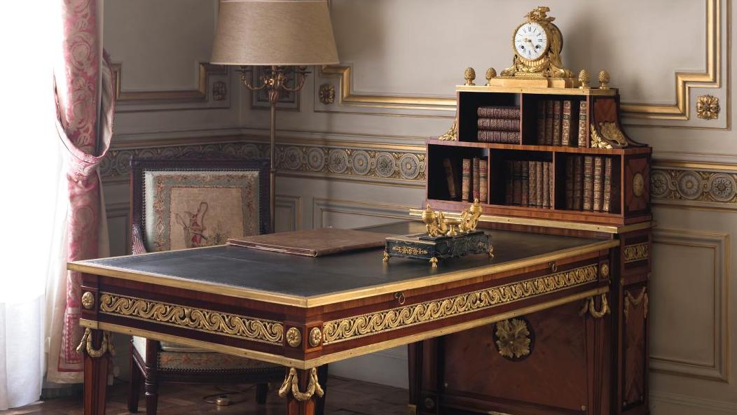 Philippe-Claude Montigny, bureau plat et cartonnier, vers 1765, sous un dessus-de-porte... Les trésors cachés  de la Banque de France