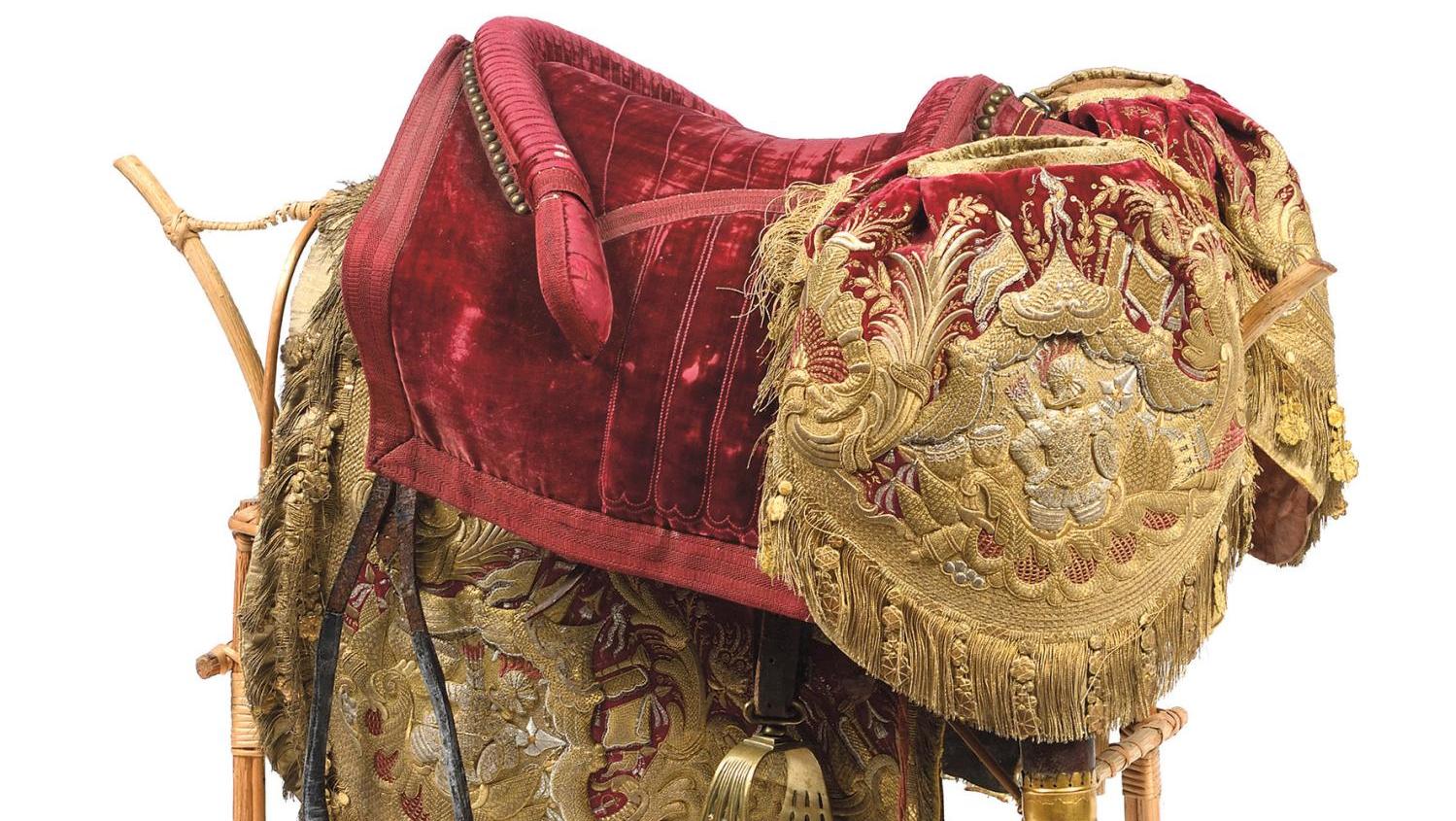 XVIIIe siècle. Selle « à la royale » de parade, entièrement recouverte de velours... Collection Mario Luraschi