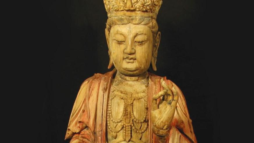 Chine, fin de l’époque Ming (1368-1644). Boddhisattva Guanyin, bois avec des tracesde... Au panthéon des divinités bouddhiques et hindouistes