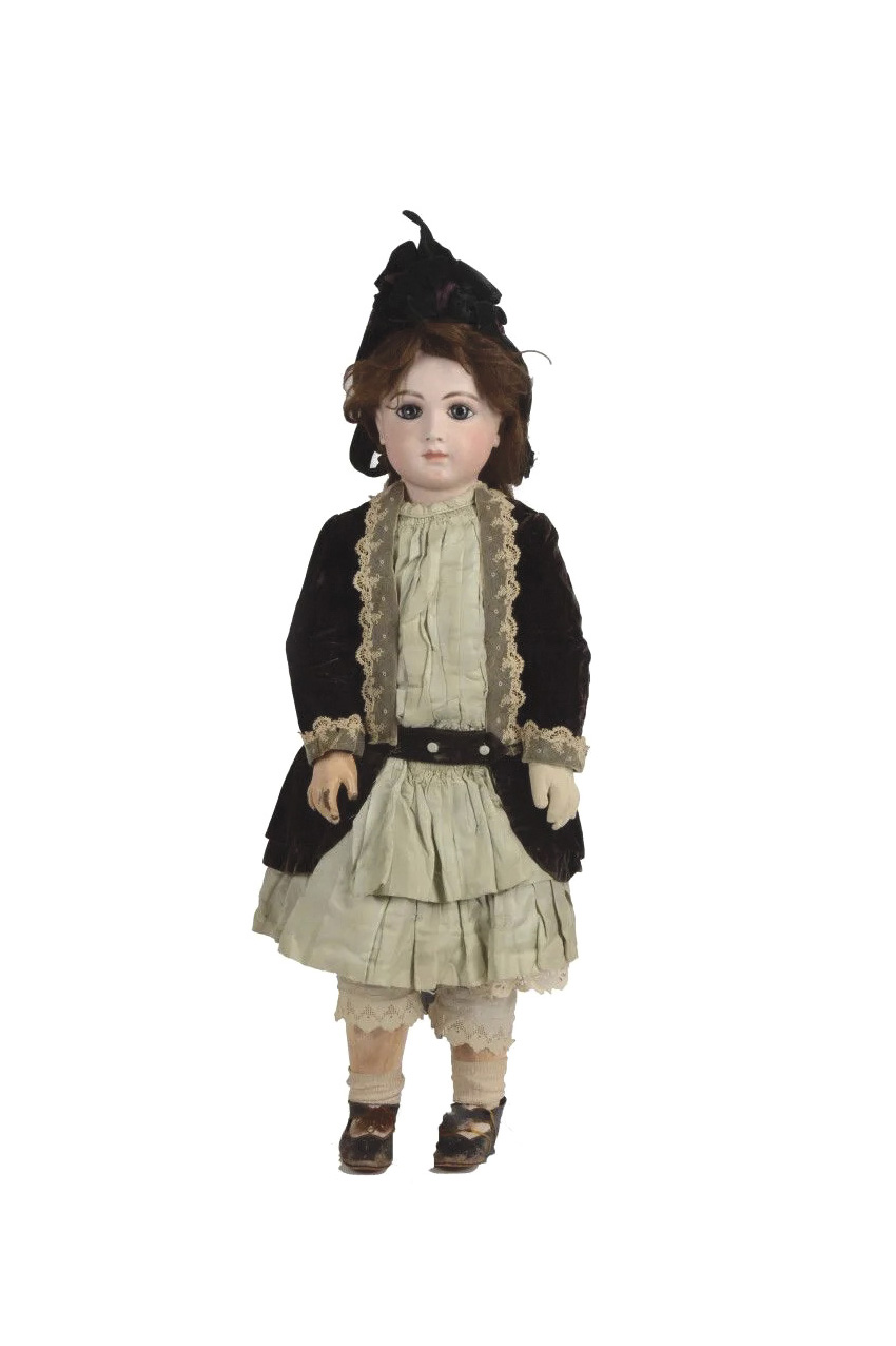 Poupée en rhodo, bouche fermée, yeux fixes H : 60 cm - Lot 121