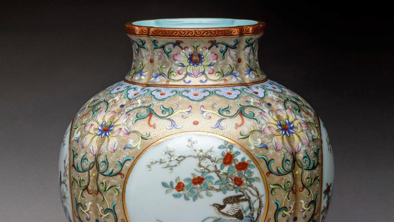 China, Qianlong period (1736-1795). A small four-sided pomegranate-shaped porcelain... An Auspicious Qianlong Vase