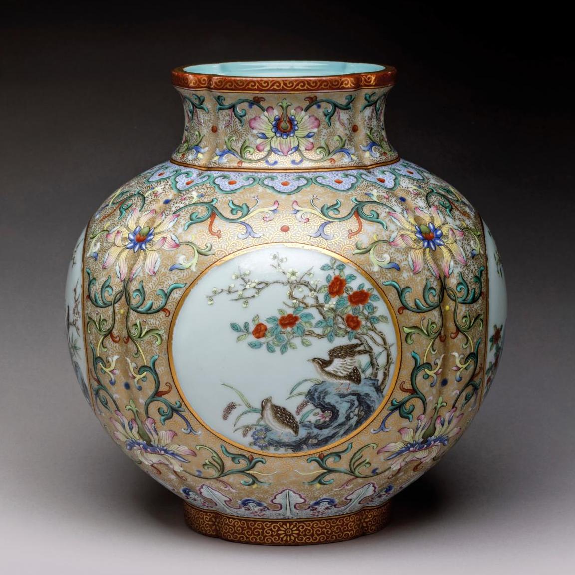 An Auspicious Qianlong Vase - Pre-sale