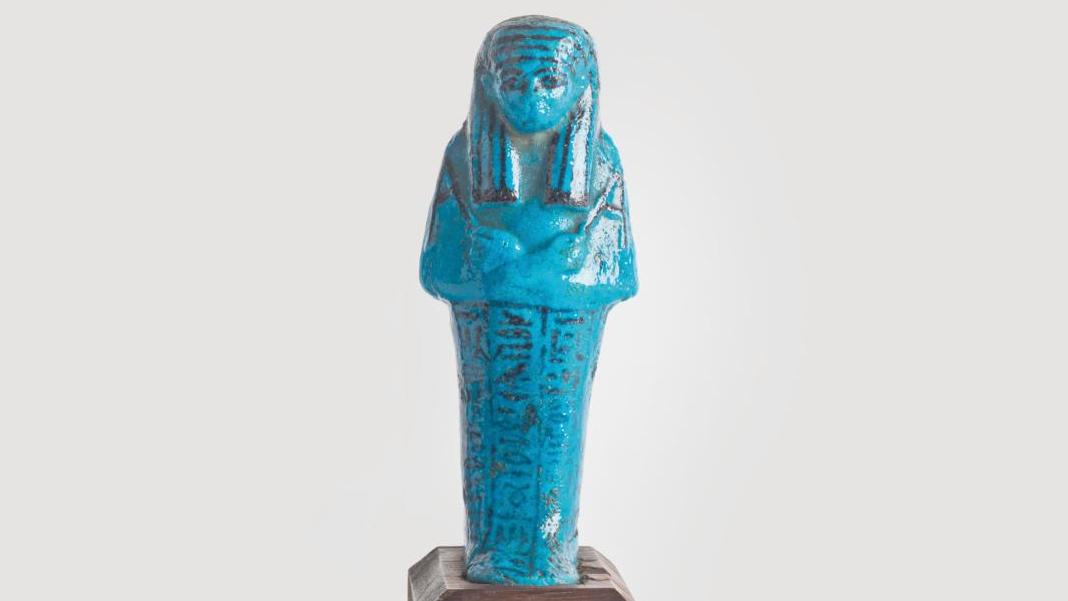 Égypte, XXIe dynastie (1069-945 av. J.-C.), chaouabti de Nestanebeticherou, faïence,... Un chaouabti de la XXIe dynastie pour la royale servante d’Amon