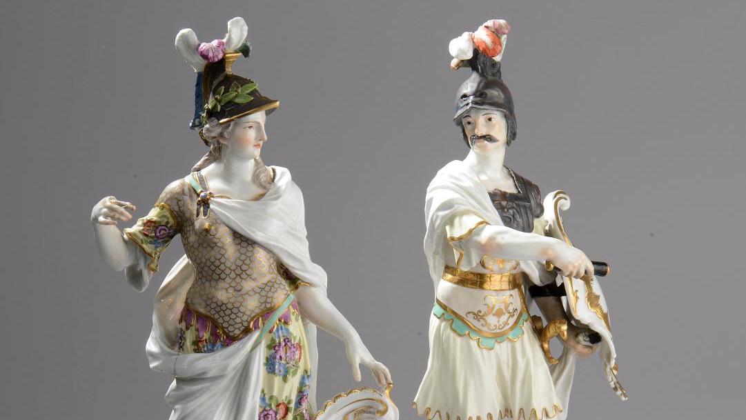 18 600 € Paire de figures représentant Mars et Minerve debout en cuirasse, vers 1750-1755,... Cote : Les figurines de Meissen