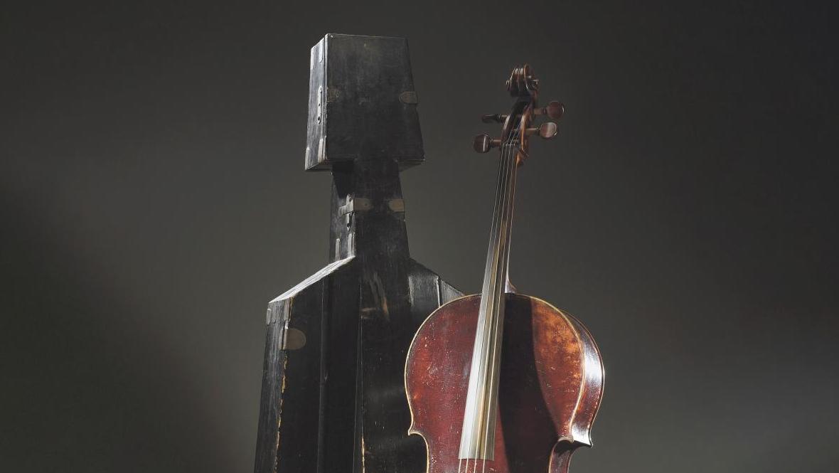 Violoncelle fait par Pierre Silvestre (1801-1859) à Lyon en 1835 dont il porte l’étiquette,... Au firmament de la lutherie lyonnaise