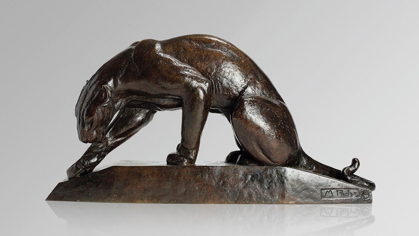 Maurice Prost (1894-1967), Panthère se léchant la patte, bronze à patine brun nuancé,...  Maurice Prost : puissance et élégance