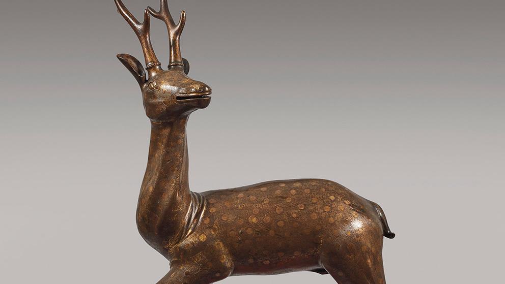 China, Qianlong period (1736-1795). Bronze deer with traces of gilding, standing... Nobility and Longevity: Symbolism of a Chinese Bronze