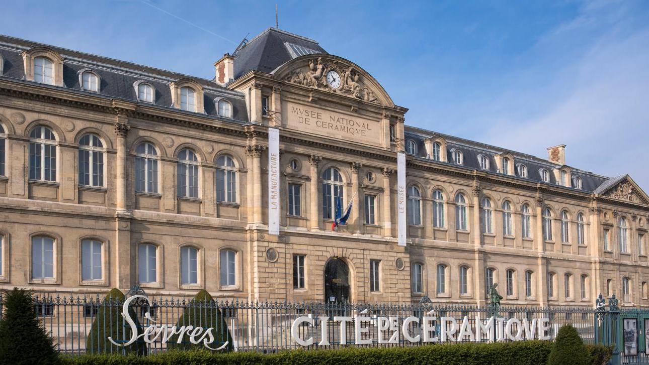 La façade du musée national de Céramique, créé en 1824 par Alexandre Brongniart.... Cécile Dupont-Logié, l’amie de Sèvres