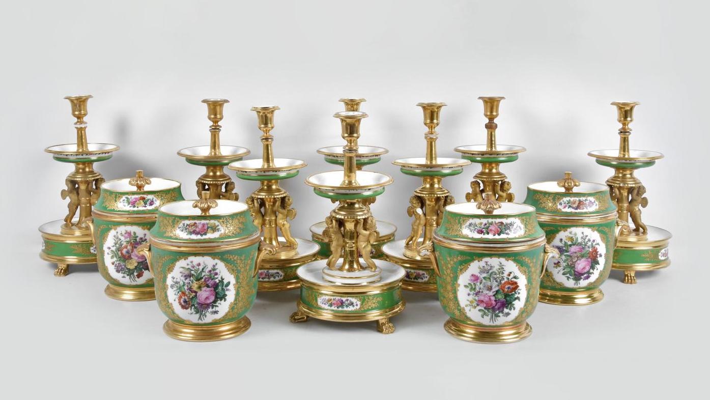 Époque Restauration, service de table en porcelaine de Paris signé Feuillet, 248 pièces... Porcelaine de Paris et vue de Venise