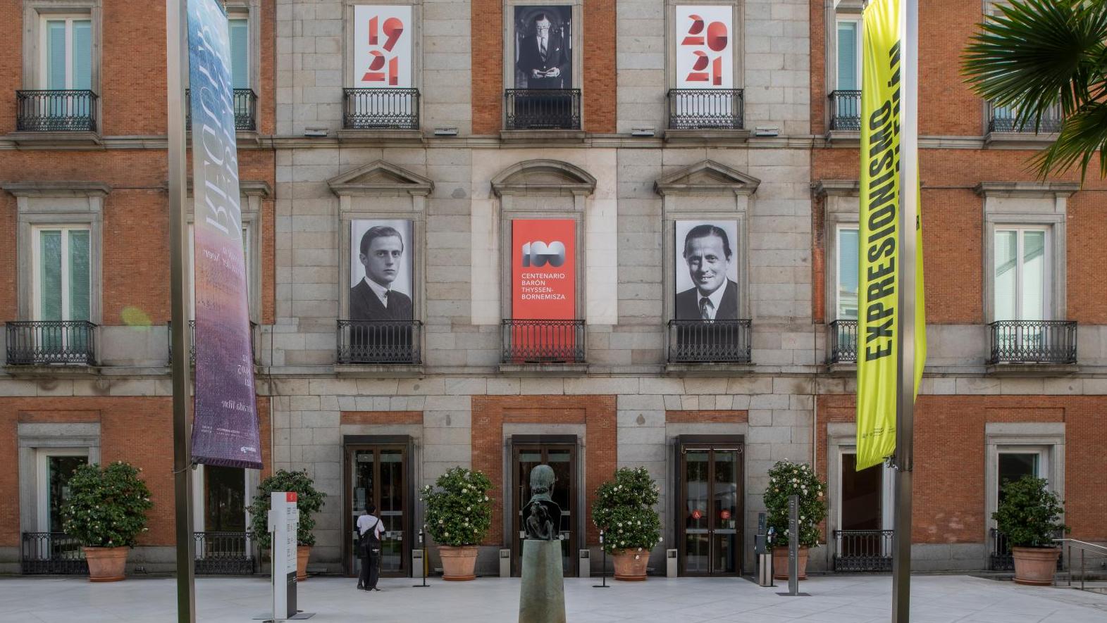L'entrée du Museo Nacional Thyssen-Bornemisza, à Madrid, pour le centenaire de la... La collection de Carmen Thyssen, un deal sur le fil