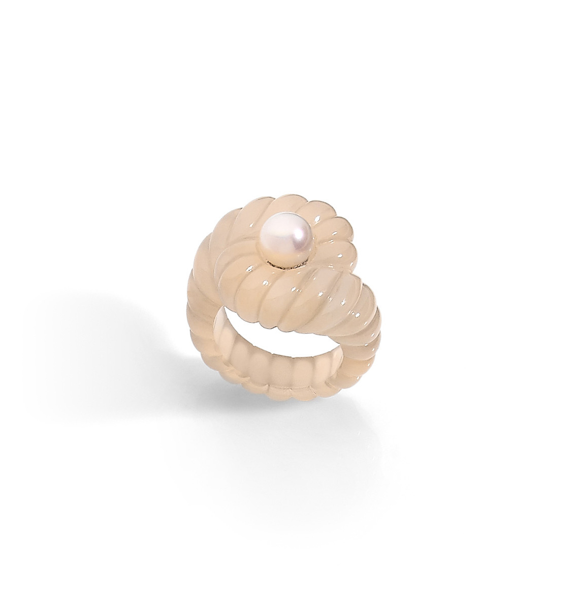 €12,800Suzanne Belperron (1900-1983), chalcedony ring engraved with gadroons and swirl decoration, set with a cultured pearl, c. 1937, 8.7