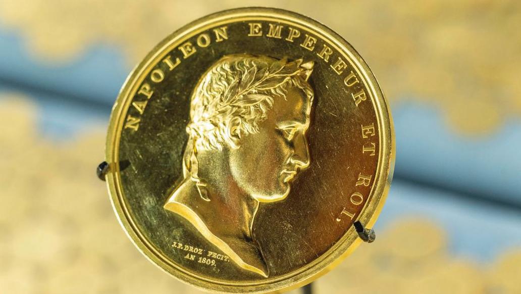 Médaille dite « de la Banque de France », 1809, or, 68 mm, 264 g, gravée par Pierre... L’or de l’Empereur