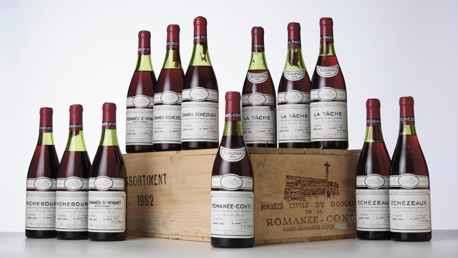 Assortiment de douze bouteilles du domaine de la Romanée-Conti, millésime 1982. Adjugé... Domaine de la Romanée-Conti, vins et alcools
