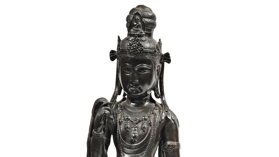China, 17th century. bronze statuette of Guanyin standing with brown patina and traces... Chinese Artworks Reigned Supreme