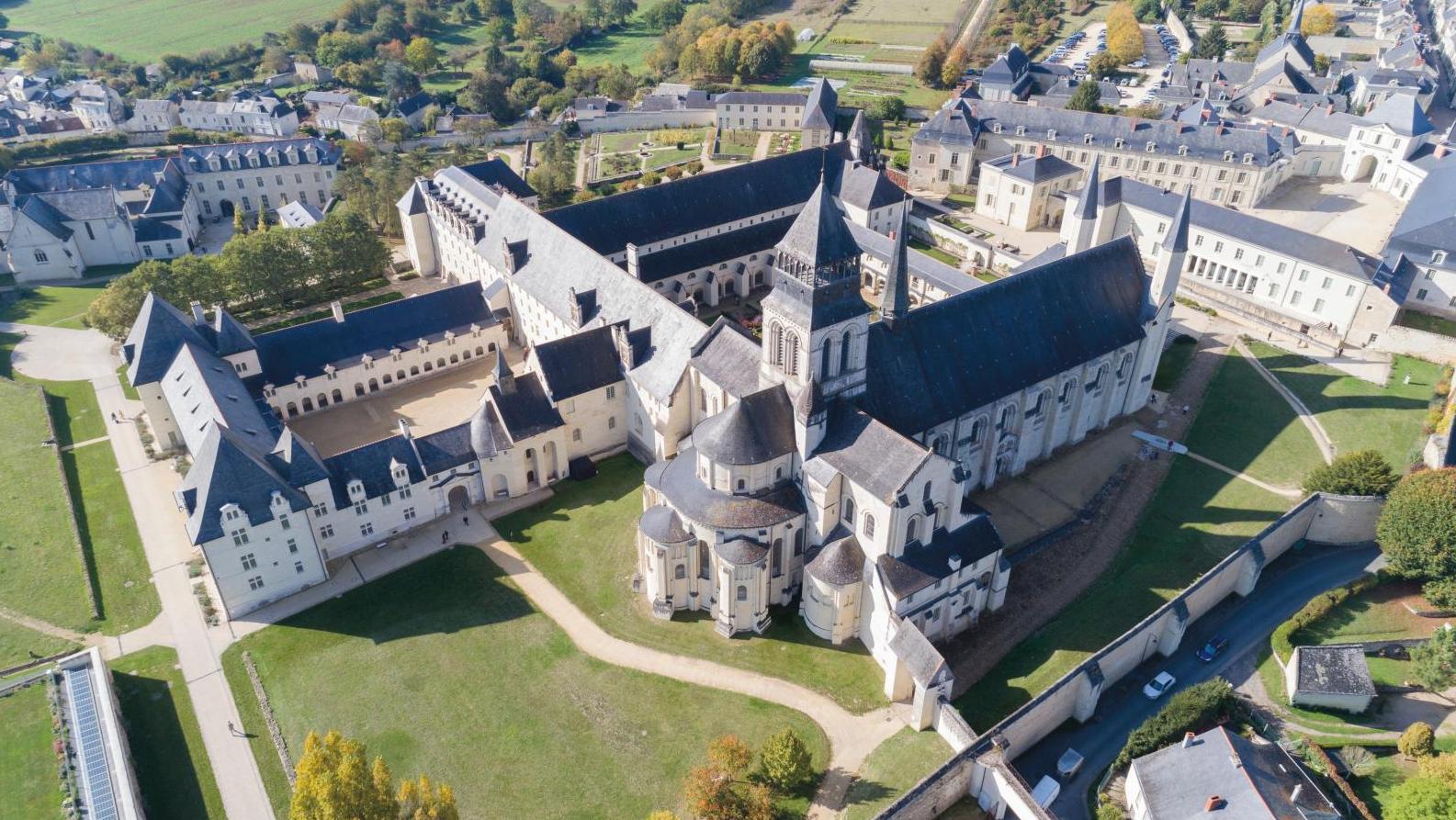 L’Abbaye royale de Fontevraud, vue du ciel. © Région Pays de la Loire / M. Gross La collection Cligman à l'abbaye de Fontevraud : l’art de la conversation