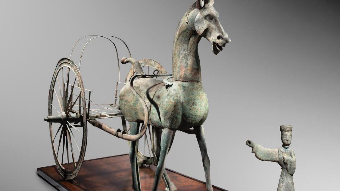 Chariot attelé et son palefrenier, bronze, dynastie des Han orientaux, 25-220 apr. J.-C.,... Marchands et galeries vous donnent « Rendez-vous » rive gauche à Paris le 29 mai