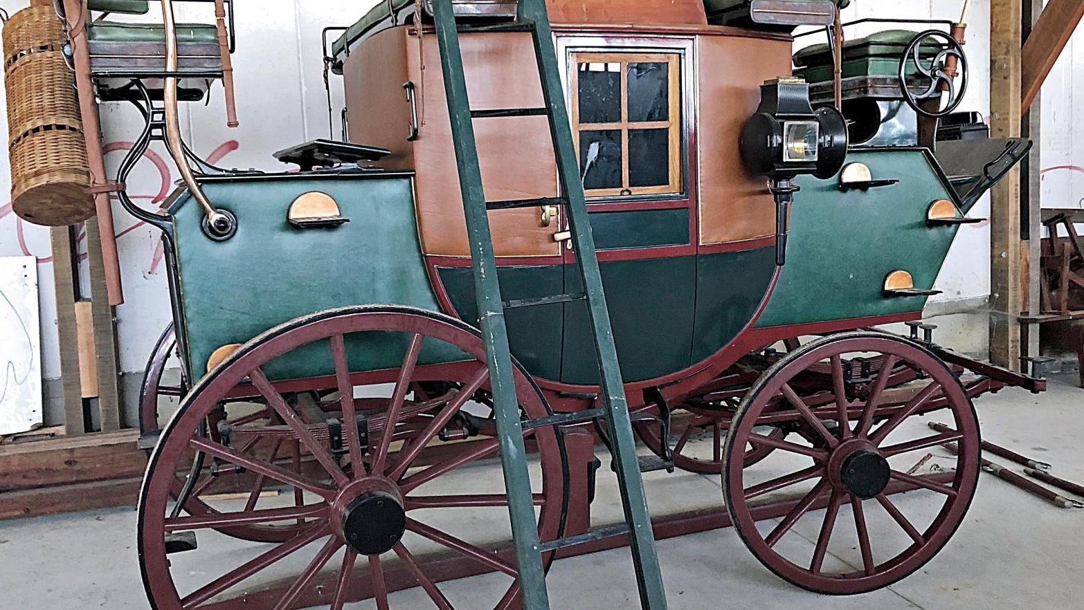 Mail-coach drag à train relié, vers 1870, par le carrossier J. Plante à Pau, restauré... Se déplacer avec panache au XIXe siècle