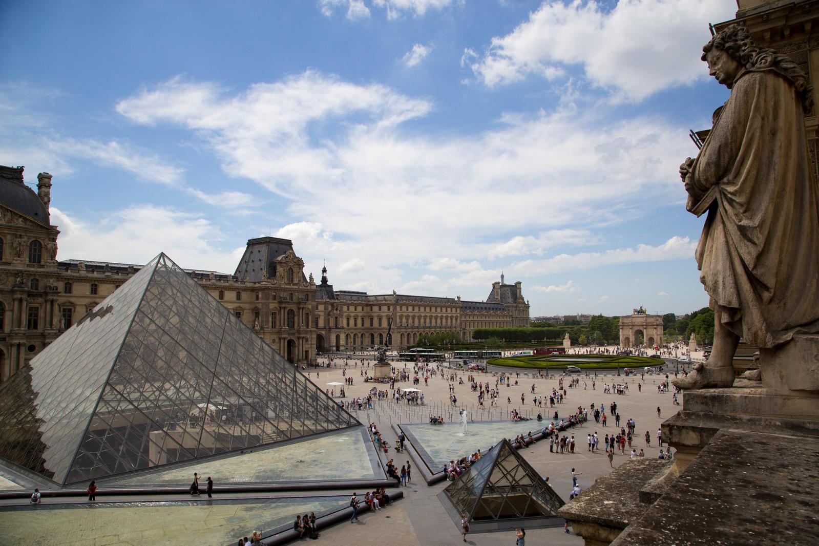 La quadrature du cercle du Louvre