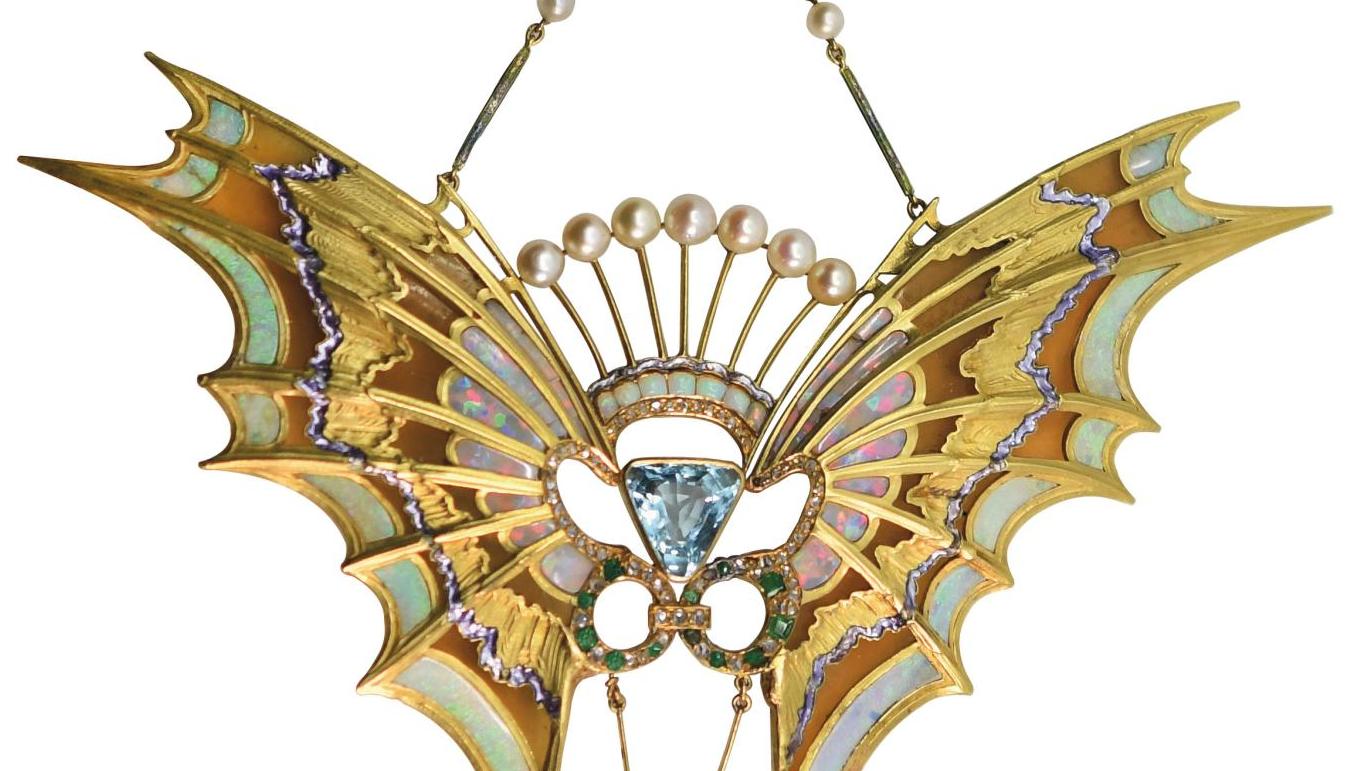 Georges Fouquet (1862-1957), pendentif Ailes en or, à décor d’ailes de papillon habillées... Fouquet, les ailes de l’art nouveau