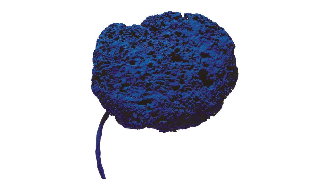 Yves Klein (1928-1962), Sans titre, Sculpture-Éponge bleue (SE 328), 1959, pigment... En quête d’infini 