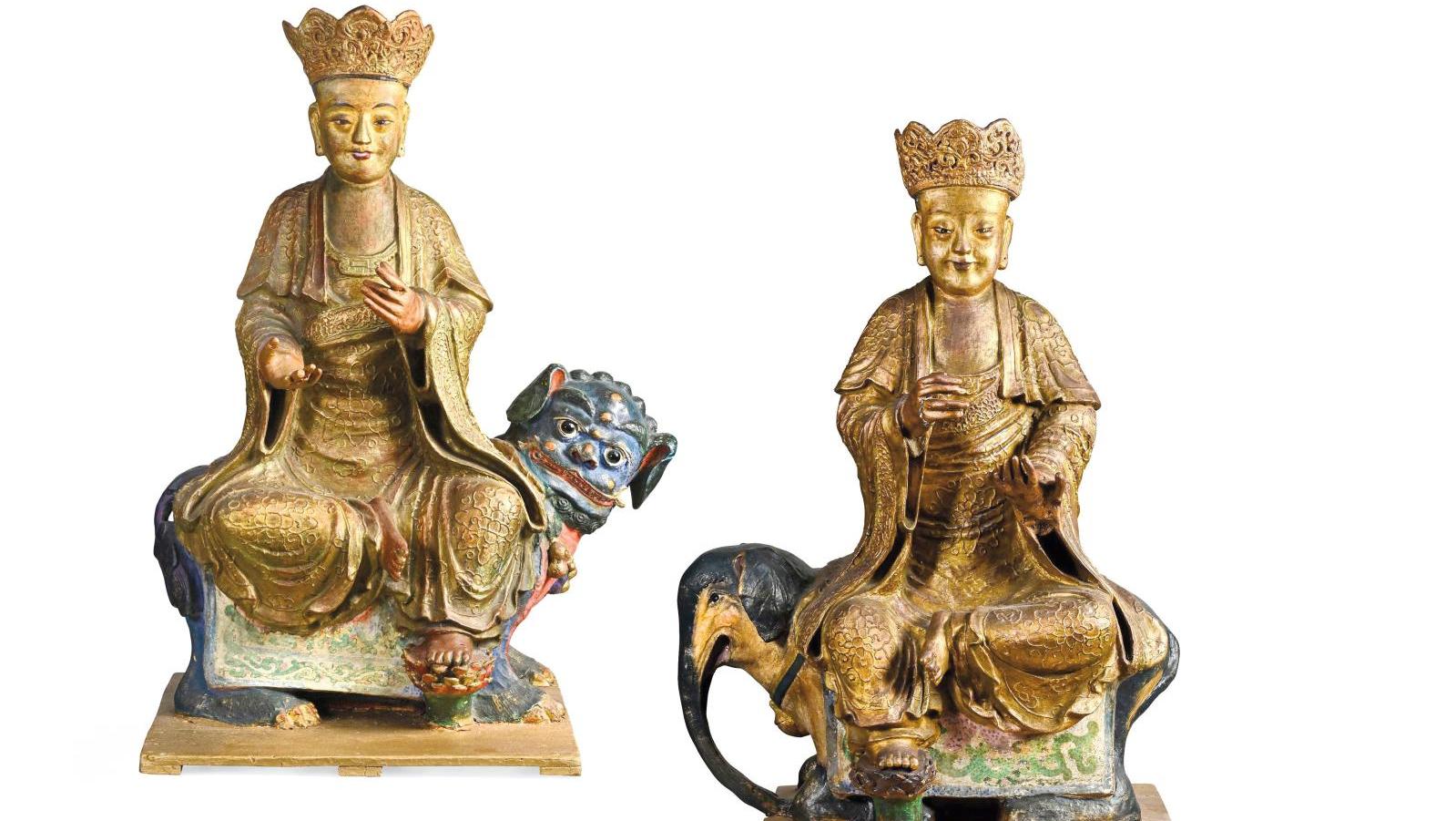 Chine du Sud, XVIIIe siècle. Paire de grands dignitaires en bois sculpté et laqué... Sous la protection d’un chien de Fô  et d’un éléphant