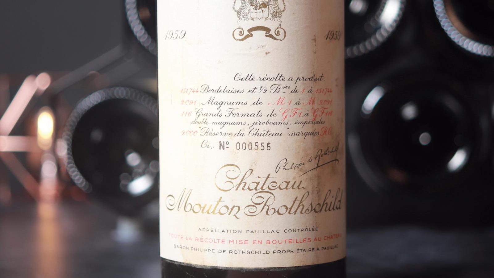 Une bouteille de château-mouton-rothschild 1959, vendue sur iDealwine.com et dont... Quand Château Mouton-Rothschild conjugue le monde du vin et de l’art