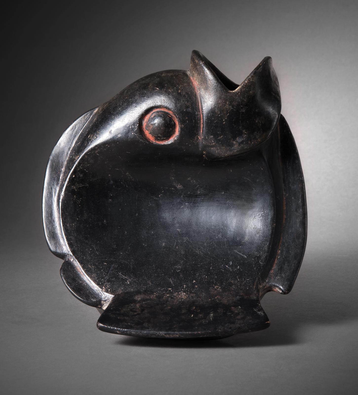 Mexique, Las Bocas, culture olmèque, Préclassique moyen (1200-600 av. J.-C.). Vase en forme de poissson, en céramique à engobe noir à surface brillant