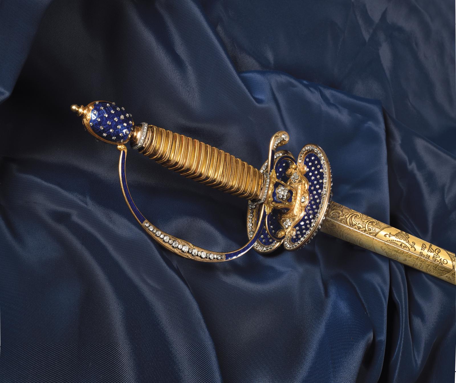 Une épée d’époque Louis XVI sertie comme un bijou