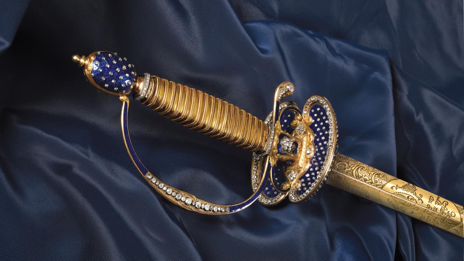 Époque Louis XVI, vers 1780, épée princière ou d’un haut dignitaire, monture en or... Une épée d’époque Louis XVI sertie comme un bijou