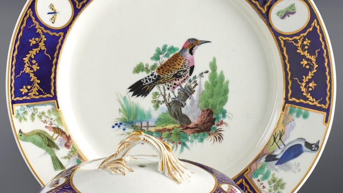 Tournai, vers 1787. Assiette en porcelaine tendre du service du duc d’Orléans, d’après... Les oiseaux font le printemps du service du duc d’Orléans