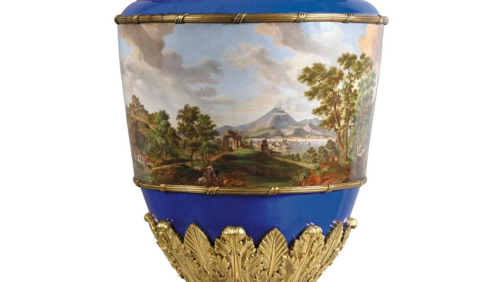 Vase couvert en porcelaine dure de la manufacture impériale de Saint-Pétersbourg,... Porcelaine russe, pedigree Youssoupoff