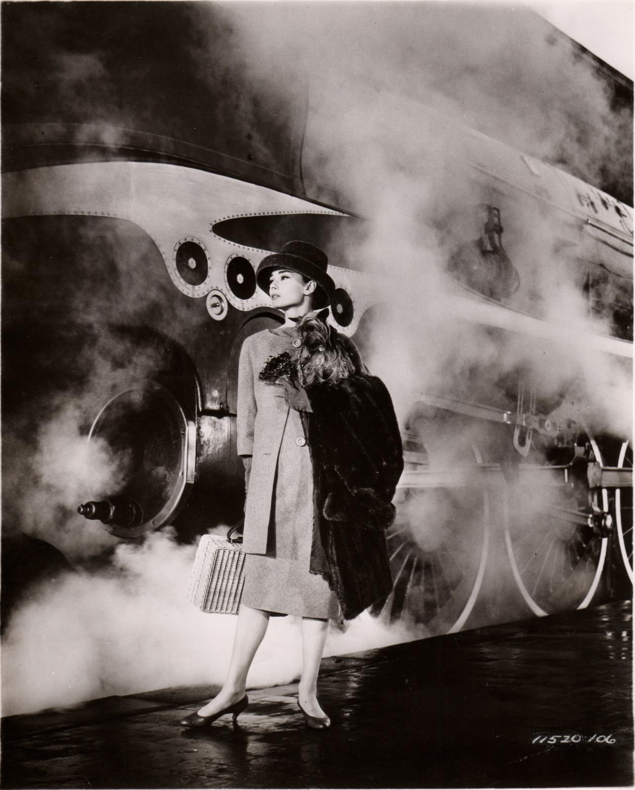 Audrey Hepburn en robe Hubert de Givenchy dans «Funny Face» («Drôle de frimousse»), un film de Stanley Donen de 1956, tirage argentique d’époque, 25,8