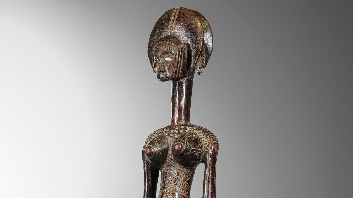 Statue bambara du Mali, h. 49,5 cm. Galerie Charles-Westley Hourdé. Photo Valentin... Un Parcours des Mondes tout en merveilles à Saint-Germain-des-Prés
